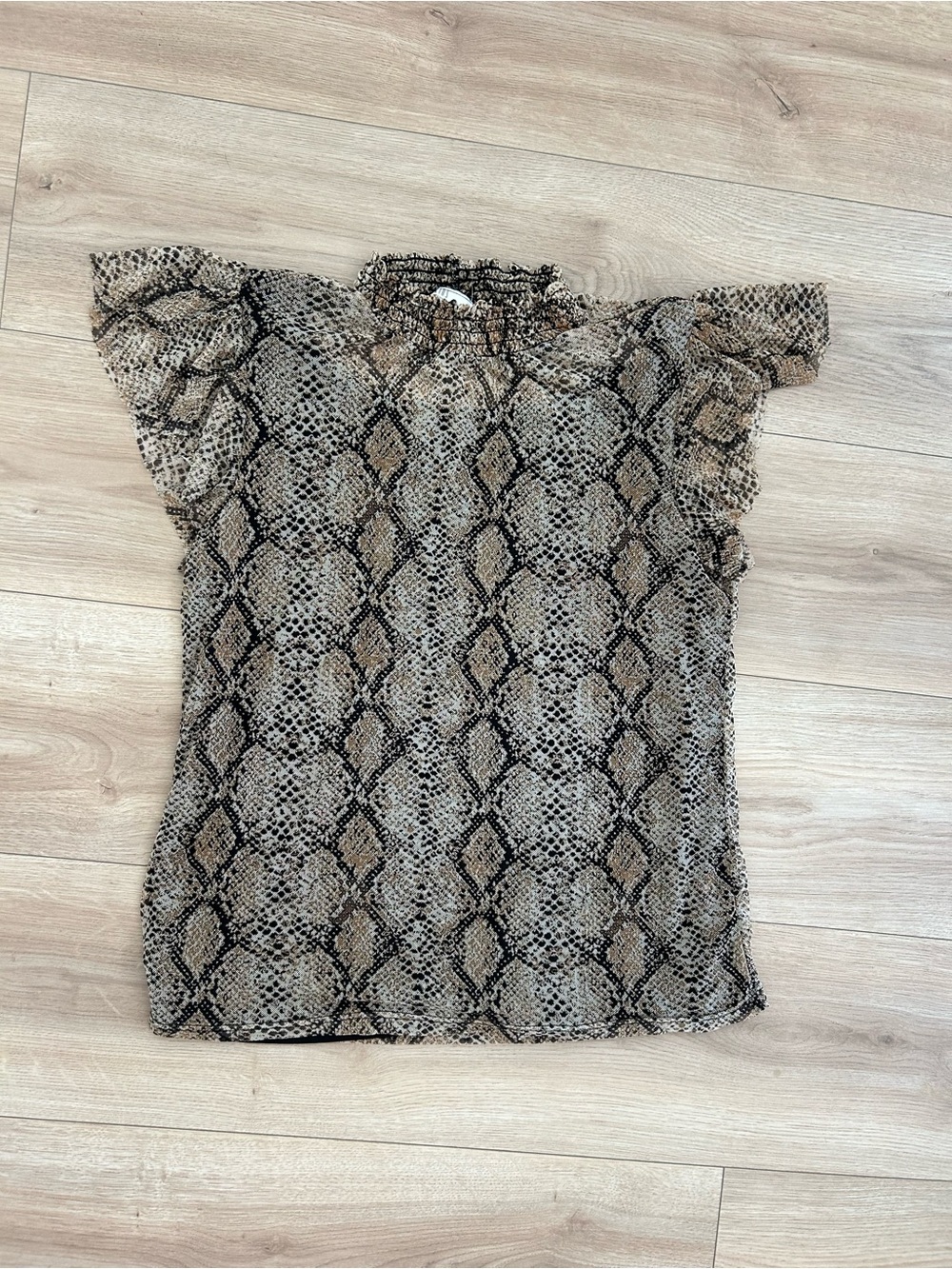 Kaktus Neutral Snake-Print Flutter Sleeve Blouse